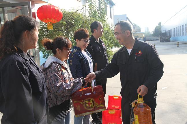 壯麗七十年 禮贊勞動(dòng)者 集團(tuán)公司工會(huì)國(guó)慶前夕慰問勞模工匠30.jpg